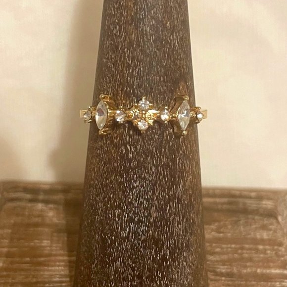 Anthropologie Jewelry - Queens of The Roundtable Crystal Ring